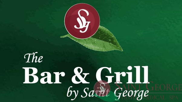 Salad with honey dressing and baked goat cheese